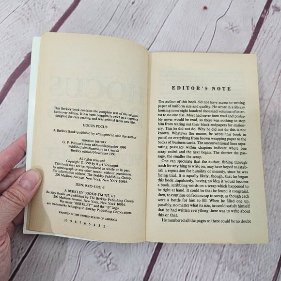 HOCUS POCUS Kurt Vonnegut New York Times Bestseller Paperback Book Comedy Satire - Picture 6 of 6